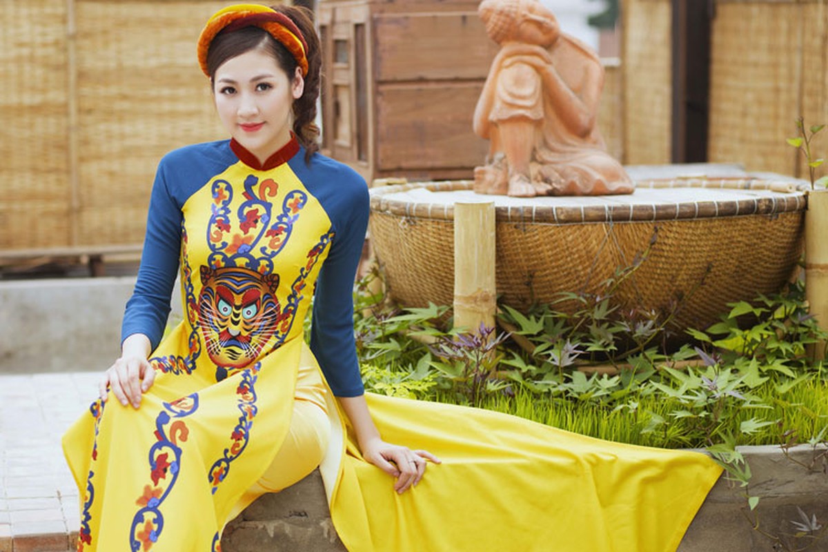 A hau Duong Tu Anh dep nen na voi ao dai-Hinh-2